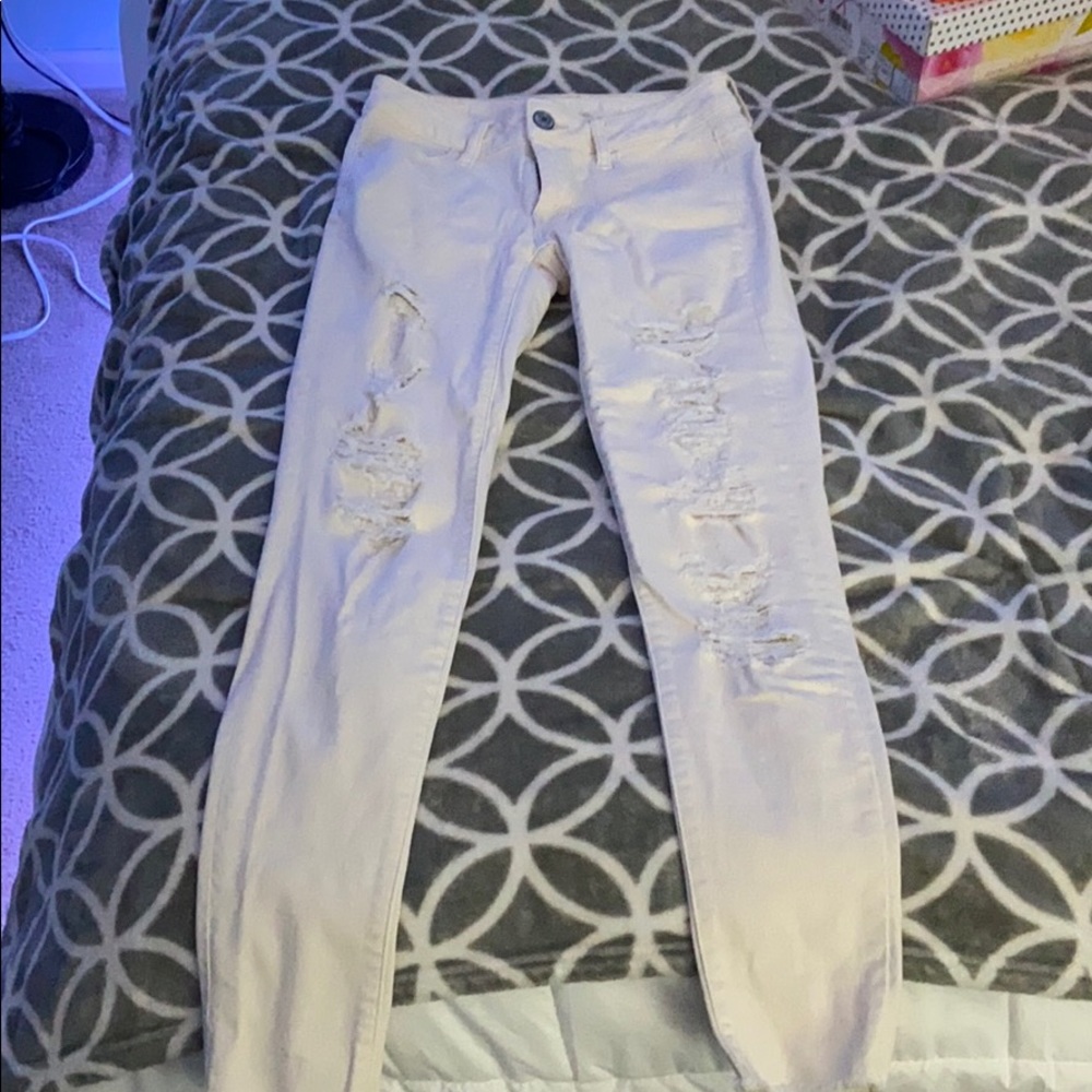 Distressed skinny jeans